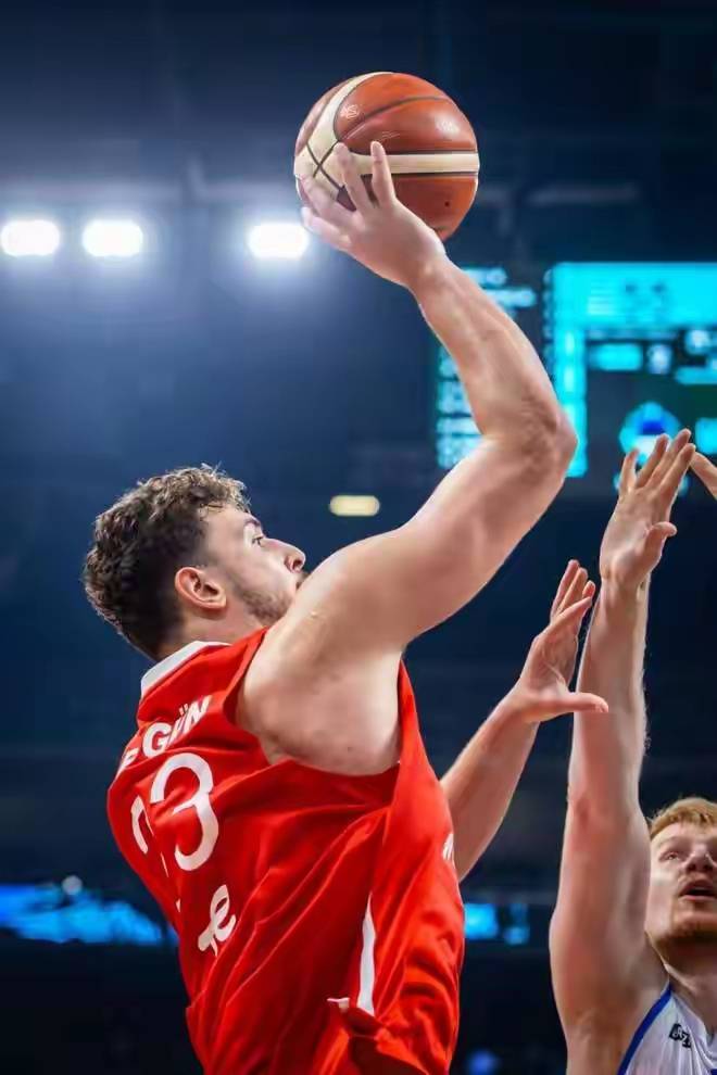 包含里尔发布备战花絮；集结日战术微调；CBA常规赛任务艰巨；数据趋势出现新变化的词条